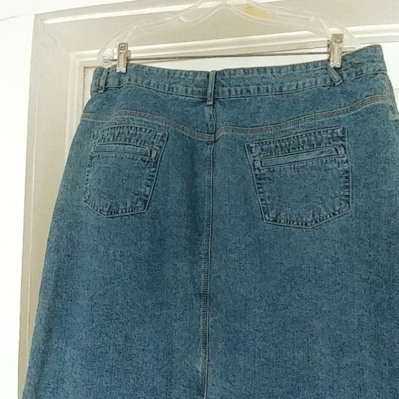 🐢St. John Bay Woman - denim skirt - Picture 5 of 8